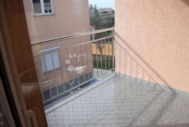 KUĆA SA 4 APARTMANA 400 m OD MORA, Vodnjan, Ev