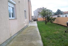 KUĆA SA 4 APARTMANA 400 m OD MORA, Vodnjan, Ev