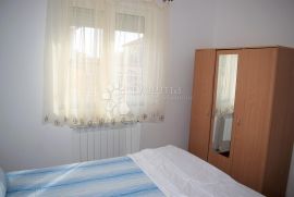 KUĆA SA 4 APARTMANA 400 m OD MORA, Vodnjan, Ev