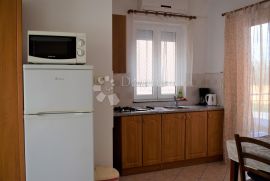 KUĆA SA 4 APARTMANA 400 m OD MORA, Vodnjan, Ev