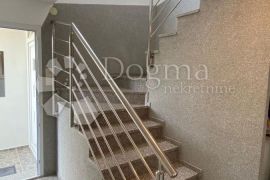 KUĆA S 6 APARTMANA S POGLEDOM NA MORE - GREBAŠTICA, Šibenik - Okolica, Σπίτι