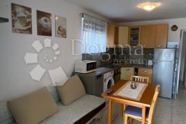 KUĆA S 6 APARTMANA S POGLEDOM NA MORE - GREBAŠTICA, Šibenik - Okolica, Σπίτι