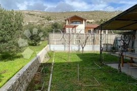 KUĆA S 6 APARTMANA S POGLEDOM NA MORE - GREBAŠTICA, Šibenik - Okolica, Σπίτι