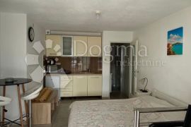 KUĆA S 6 APARTMANA S POGLEDOM NA MORE - GREBAŠTICA, Šibenik - Okolica, Σπίτι