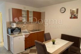 KUĆA S 6 APARTMANA S POGLEDOM NA MORE - GREBAŠTICA, Šibenik - Okolica, Σπίτι