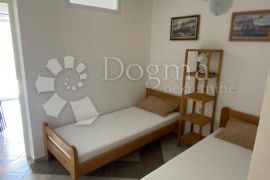 KUĆA S 6 APARTMANA S POGLEDOM NA MORE - GREBAŠTICA, Šibenik - Okolica, Σπίτι