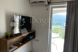 KUĆA S 6 APARTMANA S POGLEDOM NA MORE - GREBAŠTICA, Šibenik - Okolica, Σπίτι