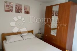 KUĆA S 6 APARTMANA S POGLEDOM NA MORE - GREBAŠTICA, Šibenik - Okolica, Σπίτι