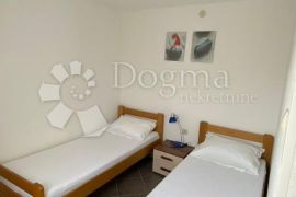 KUĆA S 6 APARTMANA S POGLEDOM NA MORE - GREBAŠTICA, Šibenik - Okolica, Σπίτι