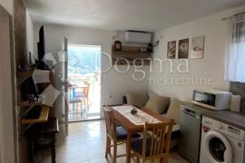 KUĆA S 6 APARTMANA S POGLEDOM NA MORE - GREBAŠTICA, Šibenik - Okolica, Σπίτι