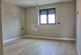 EKSLUZIVAN PENTHOUSE SA GARAŽOM I POGLEDOM NA MORE I GRAD -stan E, Poreč, Kвартира