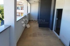 APARTMAN S BAZENOM MALINSKA, Malinska-Dubašnica, شقة