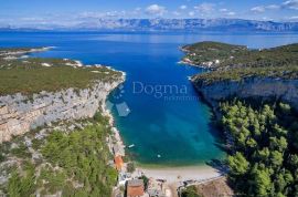 HVAR- građevinsko zemljište 1. red do mora, Uvala Pokrivenik, 850 m², Hvar, Land