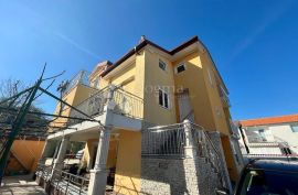 BILICE (ŠIBENIK) –APARTMANSKA KUĆA 100 M OD MORA, Šibenik - Okolica, بيت