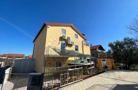 BILICE (ŠIBENIK) –APARTMANSKA KUĆA 100 M OD MORA, Šibenik - Okolica, بيت