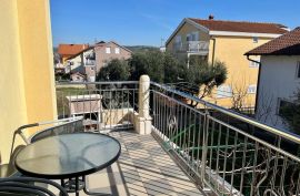 BILICE (ŠIBENIK) –APARTMANSKA KUĆA 100 M OD MORA, Šibenik - Okolica, بيت