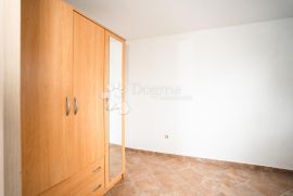 PRILIKA NA OTOKU KRKU !!, Malinska-Dubašnica, House