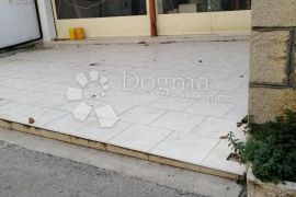 VODICE, poslovno-stambeni prostor u centru blizu mora, Vodice, Poslovni prostor