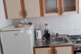 Kuća sa tri apartmana Vir, Vir, Дом