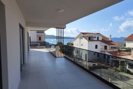 SRIMA - PENTHOUSE DRUGI RED DO MORA S7, Vodice, شقة