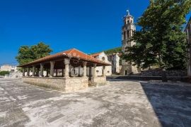 BLATO NA KORČULI, STAMBENO-POSLOVNI OBJEKT, Blato, Casa