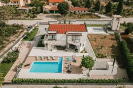 ŠIBENIK ( DUBRAVA ) - VILLA IZ BAJKE, Šibenik - Okolica, Ev