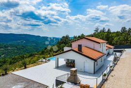 LUKSUZNA VILLA NA OSAMI, Cerovlje, Famiglia