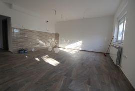 STAN U NOVOGRADNJI 3S+DB SA VELIKOM TERASOM!, Rijeka, Apartamento