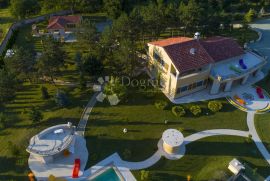 IMPOZANTNI RESIDENCE KOMPLEX U SRCU ISTRE, Famiglia