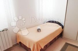 Stan s panoramskim pogledom i bazenom, Opatija, Apartamento