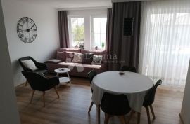 Prilika!! Apartman 61m2 sa terasom 300m od mora, Crikvenica, Wohnung