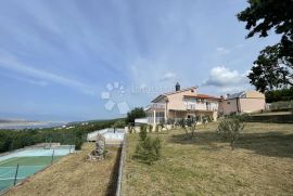 Villa 700m2 sa bazenom i teniskim terenom, Crikvenica, House