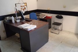 Poslovni prostor u samom centru grada!, Pula, Commercial property