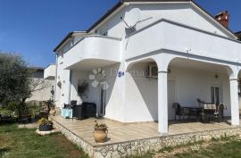 Apartmanska kuća, Novigrad, Novigrad, House