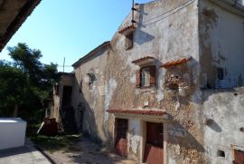 Starina u okolici Baške, Baška, House