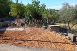 Starina u okolici Baške, Baška, Kuća