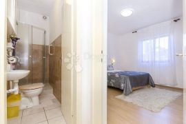 SUPETAR KUĆA 250 M2, Supetar, Дом