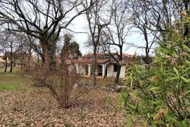 Poreč - velik teren s objektima, građevinski !, Poreč, Maison