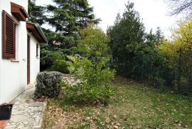 Poreč - velik teren s objektima, građevinski !, Poreč, Maison