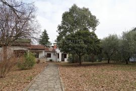 Poreč - velik teren s objektima, građevinski !, Poreč, Maison