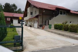 Plitvička jezera - kuća, taverna i okućnica, Plitvička Jezera, Σπίτι