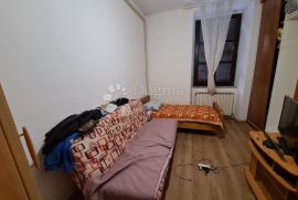 PRILIKA! 2 STANA 2S+DB I 1S+DB SA ZASEBNIM ULAZIMA, 1. KAT, Pula, Apartamento