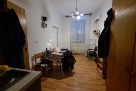 PRILIKA! 2 STANA 2S+DB I 1S+DB SA ZASEBNIM ULAZIMA, 1. KAT, Pula, Apartamento