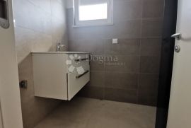 RIJEKA,KOSTRENA-Stan u novogradnji sa okućnicom i apartmanom, Kostrena, Stan