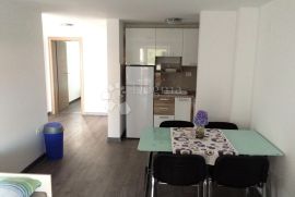 ROGOZNICA APARTMANSKA VILA S BAZENOM NA ODLIČNOJ LOKACIJI, Rogoznica, بيت