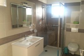 ROGOZNICA APARTMANSKA VILA S BAZENOM NA ODLIČNOJ LOKACIJI, Rogoznica, بيت