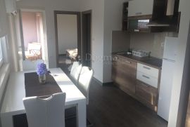 ROGOZNICA APARTMANSKA VILA S BAZENOM NA ODLIČNOJ LOKACIJI, Rogoznica, بيت