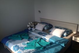 ROGOZNICA APARTMANSKA VILA S BAZENOM NA ODLIČNOJ LOKACIJI, Rogoznica, بيت