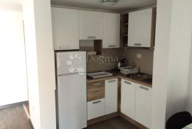 ROGOZNICA APARTMANSKA VILA S BAZENOM NA ODLIČNOJ LOKACIJI, Rogoznica, بيت