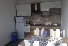 ROGOZNICA APARTMANSKA VILA S BAZENOM NA ODLIČNOJ LOKACIJI, Rogoznica, بيت